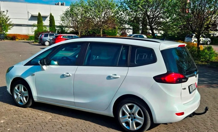 Opel Zafira cena 29999 przebieg: 211364, rok produkcji 2014 z Sochaczew małe 232
